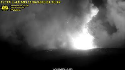 GAK Meletus 700x394 1 Gunung Anak Krakatau Meletus, Abu Turun dan Belerang Tercium, Warga Siaga