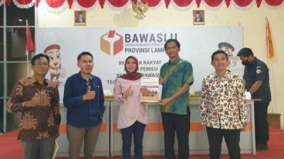 Bawaslu Kota Bandarlampung Serahkan Laporan Penanganan Pelanggaran Tahun 2021