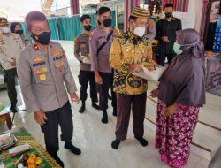 Wakapolda Lampung Beri Bantuan Beras dan Migor Ke Peserta Vaksinasi di Tuba