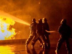 Pabrik Kripik Suseno Terbakar Jam 11 Malam di Kupang Teba