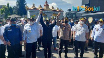 Ketua DPRD Mingrum Gumay Temui Peserta Aksi dari Elemen Mahasiswa Lampung