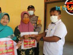 Kepala Tiyuh Gedung Ratu Salurkan BLT kepada 102 KPM