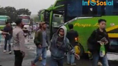 H-3 Jelang Idul Fitri, Pemudik dari Pulau Jawa Ramai di Terminal Induk Rajabasa