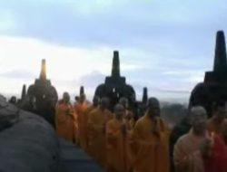 Kemenag-Walubi Bagikan Sembako di Sekitar Candi Borobudur dan Mendut di Hari Waisak