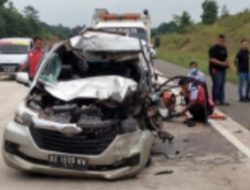 Sopir Avanza Ngantuk Tabrak Truk di JTTS Bakauheni-Terbanggi Besar, 2 Tewas 2 Luka Berat