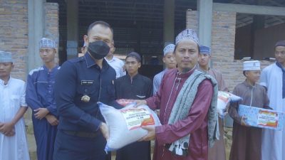 Serdik Sespimmen Polri Angkatan 62 Berikan Bansos di Ponpes Lampung Timur