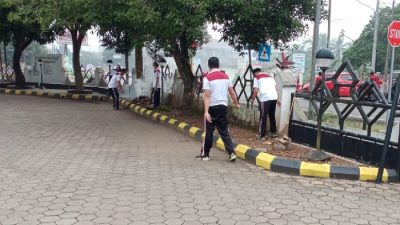 Jumat Bersih Polres Lamtim di Masjid Darussalam Mataram