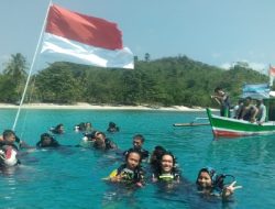 Meriahkan Hari kemerdekaan RI ke 77, Pencinta Selam Kibarkan Bendera di Dasar Laut Teluk Lampung