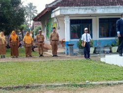 Ingatkan Bijak Gunakan Medsos, Penasehat PWI Lampura Pimpin Upacara