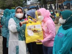 Riana Salurkan Bantuan Program SIGER Bersama 15 OPD di Lampung