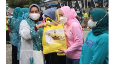 Riana Salurkan Bantuan Program SIGER Bersama 15 OPD di Lampung