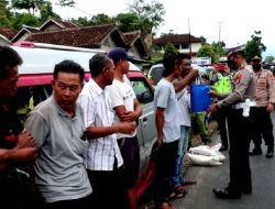 Polres Tanggamus Salurkan Bansos Bagi Sopir Angkutan Pedesaan