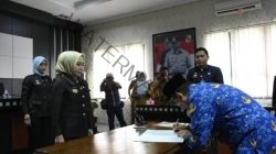 Pj Bupati Zaidirina Lantik 5 Pejabat Administrator Pemkab Tulangbawang Barat