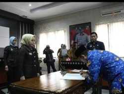Pj Bupati Zaidirina Lantik 5 Pejabat Administrator Pemkab Tulangbawang Barat