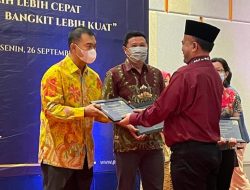 Penghargaan Wajib Pajak Teladan Diterima Rycko Menoza di Acara Tax Gathering