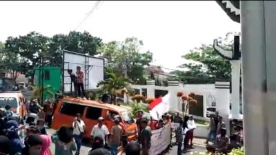 Aksi Unjuk Rasa di Kejati, Comandt Soroti Perkara Pengrusakan Lahan 22 Warga Negara Mulya