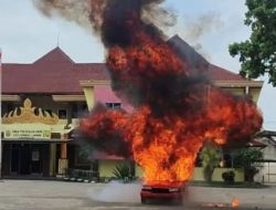 Mobil Meledak di Dinas PU Kota Bandarlampung, Quick Respon Unit Jibom Gegana Amankan TKP
