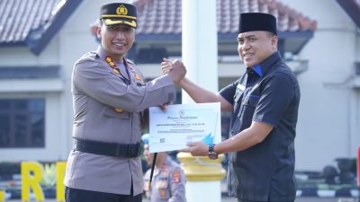 Ketua DPRD Kabupaten Lampung Utara Beri Penghargaan pada Kapolres dan Tim Tekab 308 Presisi