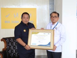 Gubernur Arinal Djunaidi Terima Penghargaan dari PT Taspen Kantor Cabang Bandar Lampung