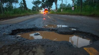 Warga Harapkan Perhatian, Jalan ‘Kroak’ Ir Sutami Bahayakan Pengendara