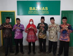 Walikota Eva Dwiana Bayar Zakat di Baznas Bandar Lampung