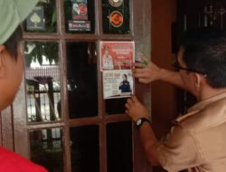Aroma Persaingan Tercium, Lurah Pasang Stiker Balon Anggota Dewan di Rumah Warga