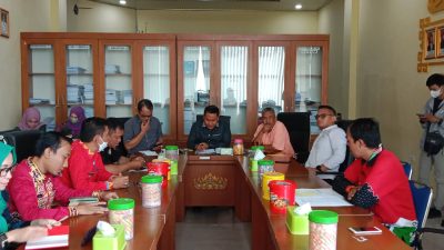 Lurah Tempelkan Stiker Balon Anggota DPR RI, Ini Reaksi DPRD Kota Bandar Lampung
