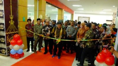 Penandatanganan Prasasti oleh Menteri PAN-RB, Pemkab Lampura Launching Mal Pelayanan Publik