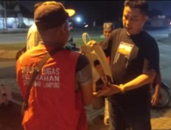 Anggota DPRD Lampung Bagikan Paket Sembako pada Linmas Bandarlampung