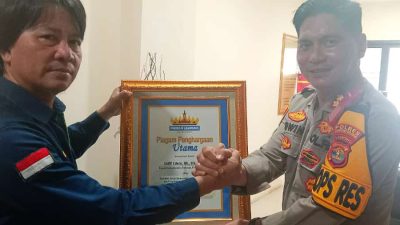Kapolres Lamsel Terima Piagam Penghargaan Utama Sebagai Kado Terindah HUT Bhayangkara ke-77