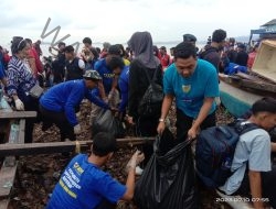 KNPI Lampung dan RPL Turut Berkolaborasi Bersama Masyarakat Bersih-Bersih Pantai