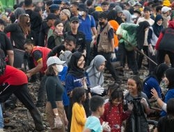 KNPI Provinsi Lampung dan RPL Berkolaborasi Bersama Masyarakat Bersih-Bersih Pantai