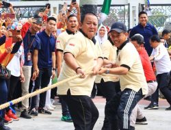 Meriahkan HUT ke-78 Kemerdekaan RI, Gubernur Arinal Djunaidi Ikuti Senam dan Tarik Tambang