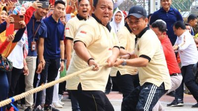 Meriahkan HUT ke-78 Kemerdekaan RI, Gubernur Arinal Djunaidi Ikuti Senam dan Tarik Tambang