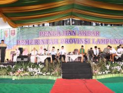 Hadiri Pengajian Akbar di Kota Metro, Gubernur Arinal Djunaidi Serahkan Sejumlah Bantuan