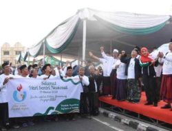 Walikota Ea Dwiana Hadiri Acara Pelepasan Jalan Sehat Sarungan dan Festival Budaya Santri