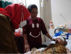 Walikota Eva Dwiana Jenguk Korban Kebakaran, Beri Bantuan Uang 10 Juta Rupiah