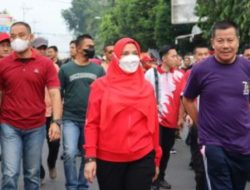 Walikota Eva Dwiana Hadiri Jalan Sehat Dalam Rangka HUT ke 70 Alumni SMAN1 Bandar Lampung