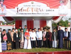 Walikota Eva Dwiana Melaksanakan Sholat Idul Fitri 1444 H di Stadion Waydadi