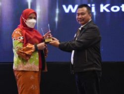 SMSI Lampung Award, Walikota Eva Dwiana Raih Penghargaan Kepala Daerah Peduli UMKM