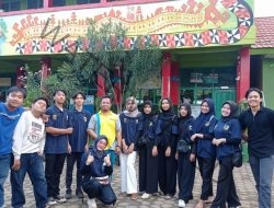 Komite Nasional Pemuda Indonesia (KNPI) Provinsi dan Relawan Pemuda Lampung (RPL) Bantu Masyarakat Rajabasa Bersihkan Sampah dan Lumpur Pasca Banjir