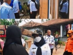 Usai Rapat, Walikota Bandar Lampung Eva Dwiana Berikan Langsung Bantuan Kepada Warga Yang Terdampak Banjir