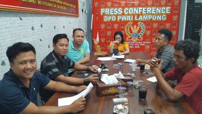 Oknum Sekdes Masih ‘Berkeliaran’ Warga Desa Baturaja Pesawaran ‘Ngadu’ ke LBH PWRI