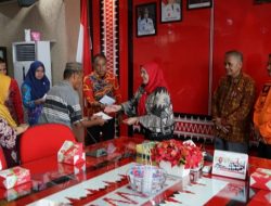 Walikota Bandar Lampung Salurkan Langsung Bantuan Tahap Ke Dua Kepada Korban Banjir.