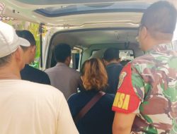 Bhabinkamtibmas Polres Tanggamus dan Babinsa Bantu Evakuasi ODGJ ke Rumah Sakit