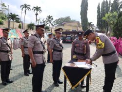 Kabag SDM, Dua Kasat dan Dua Kapolsek Polres Tanggamus Diserahterimakan