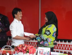 Walikota Bandar Lampung Berikan Bantuan Langsung Kepada Warga Terdampak Musibah