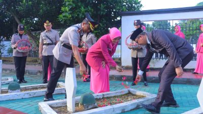 Hari Bhayangkara ke-78 Tahun 2024: Polres Metro Gelar Upacara di Taman Makam Pahlawan Kota Metro