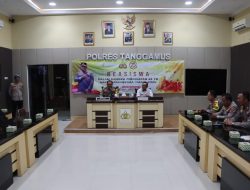 Hari Bhayangkara ke-78, Polres Tanggamus Berikan Beasiswa pada 3 Pelajar Berprestasi