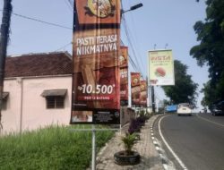 Diduga BAPENDA Bandar Lampung Membolehkan Pemasangan Reklame diatas Trotoar ?